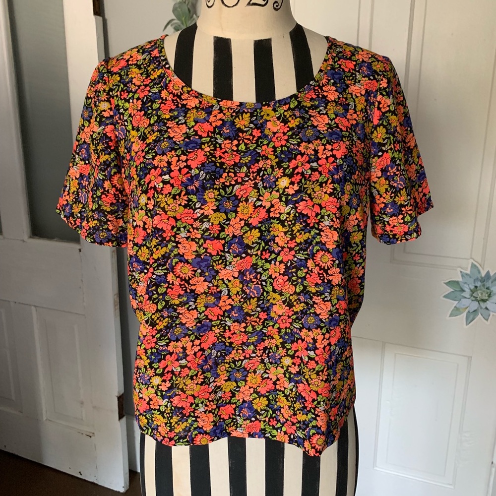 Fun & Flirt crop top - Picture 2 of 5